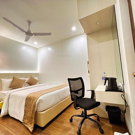 White House By Maxxvalue Service Apartments Bandra Βομβάη Εξωτερικό φωτογραφία