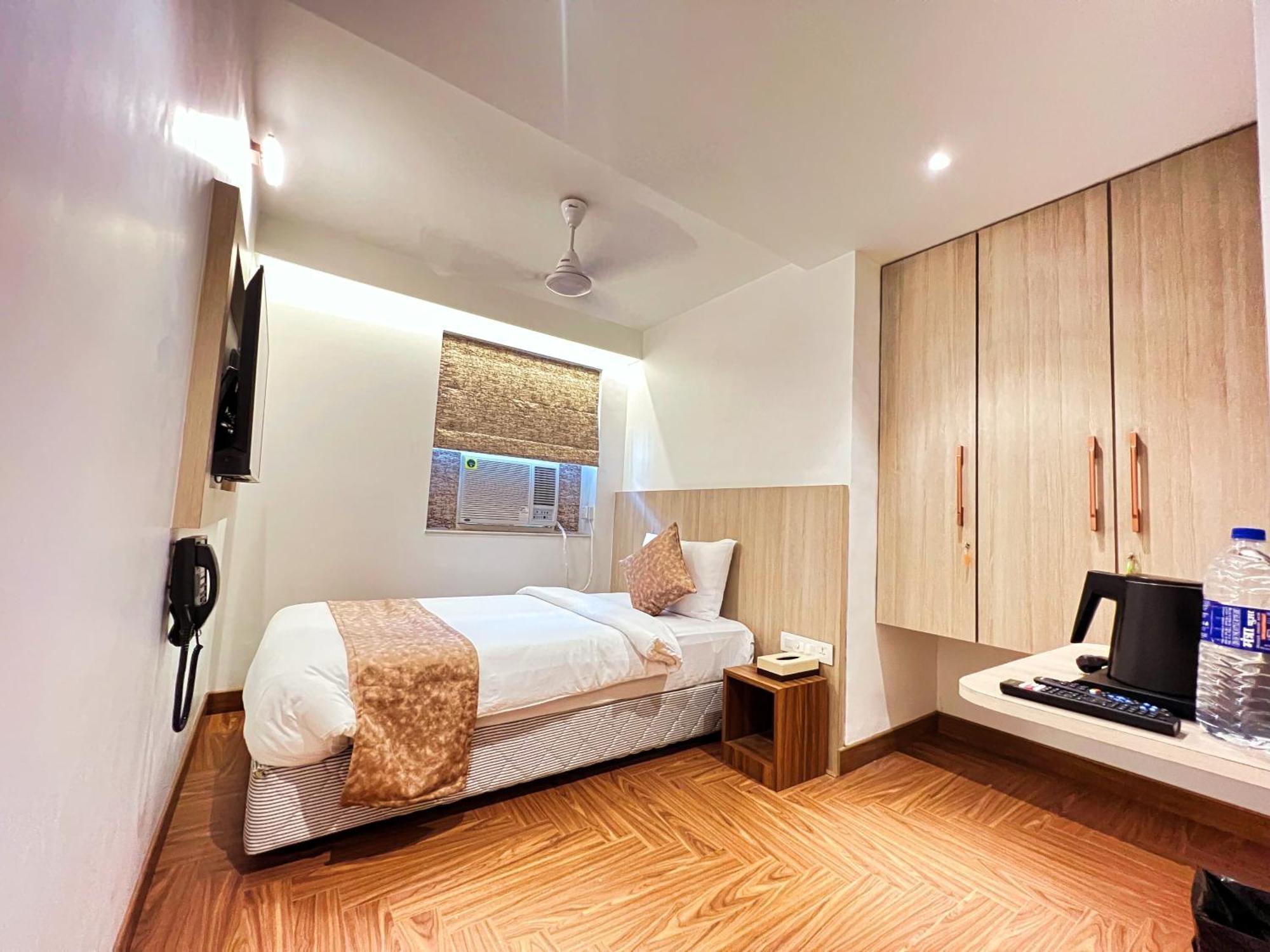 White House By Maxxvalue Service Apartments Bandra Βομβάη Εξωτερικό φωτογραφία